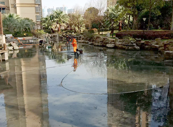 云梦景观池淤泥清理